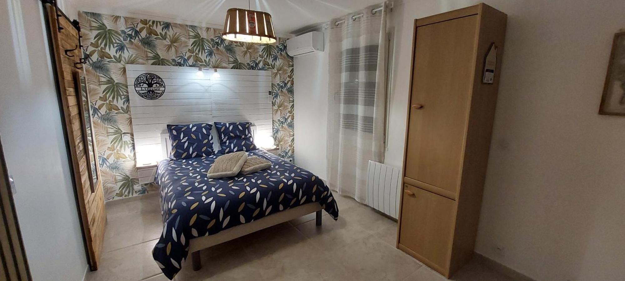 Gite De L'Olivier, Classe, Climatise, Jardin Avec Parking Gratuit Devant Le Logement Et A 5 Minutes Du Centre-Ville A Pied LʼIsle-sur-la-Sorgue Extérieur photo