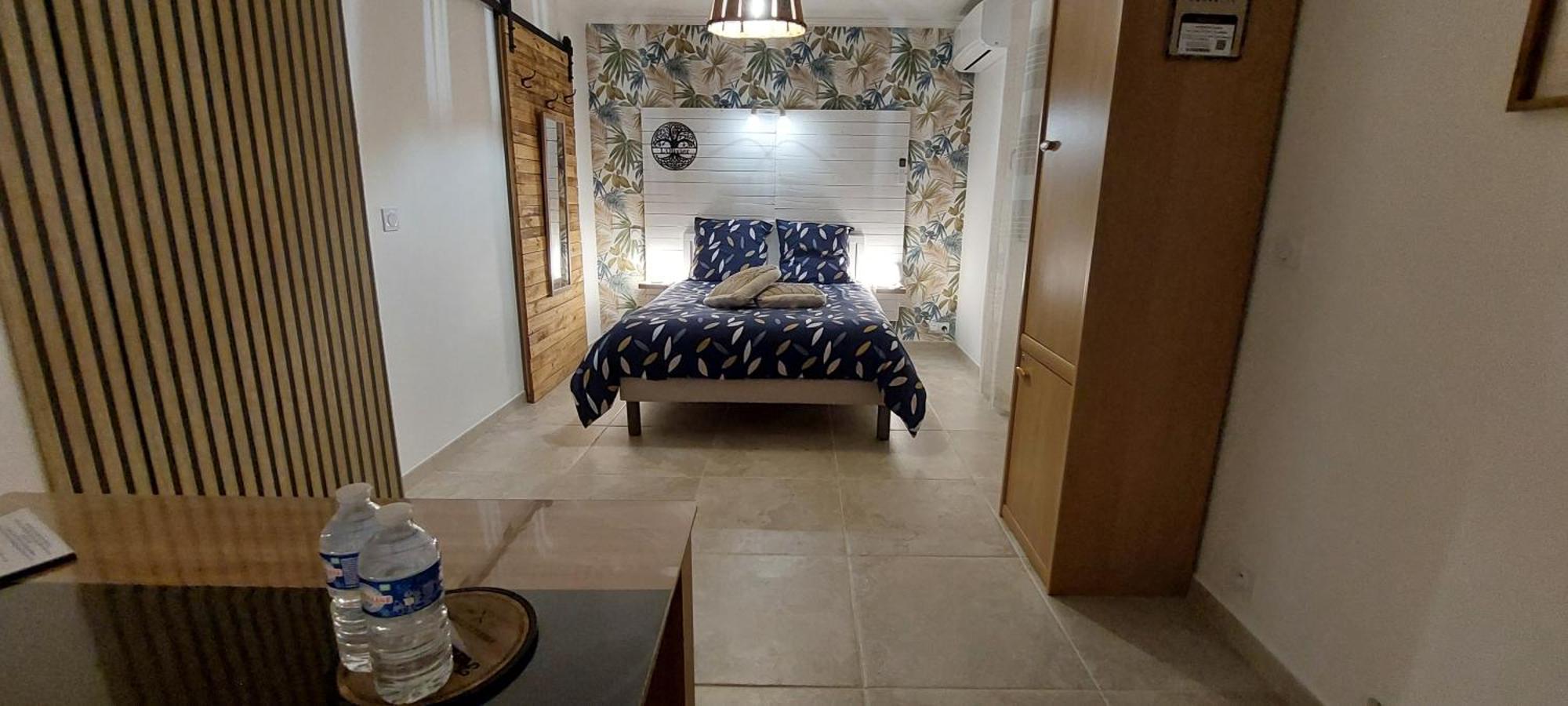 Gite De L'Olivier, Classe, Climatise, Jardin Avec Parking Gratuit Devant Le Logement Et A 5 Minutes Du Centre-Ville A Pied LʼIsle-sur-la-Sorgue Extérieur photo